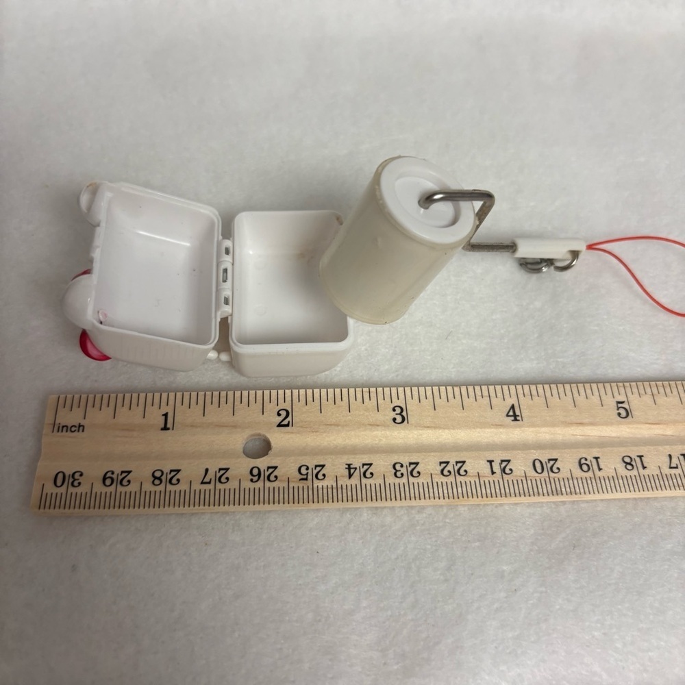 HELLO KITTY Mini Lint Roller Keychain White Cat - Picture 6 of 16